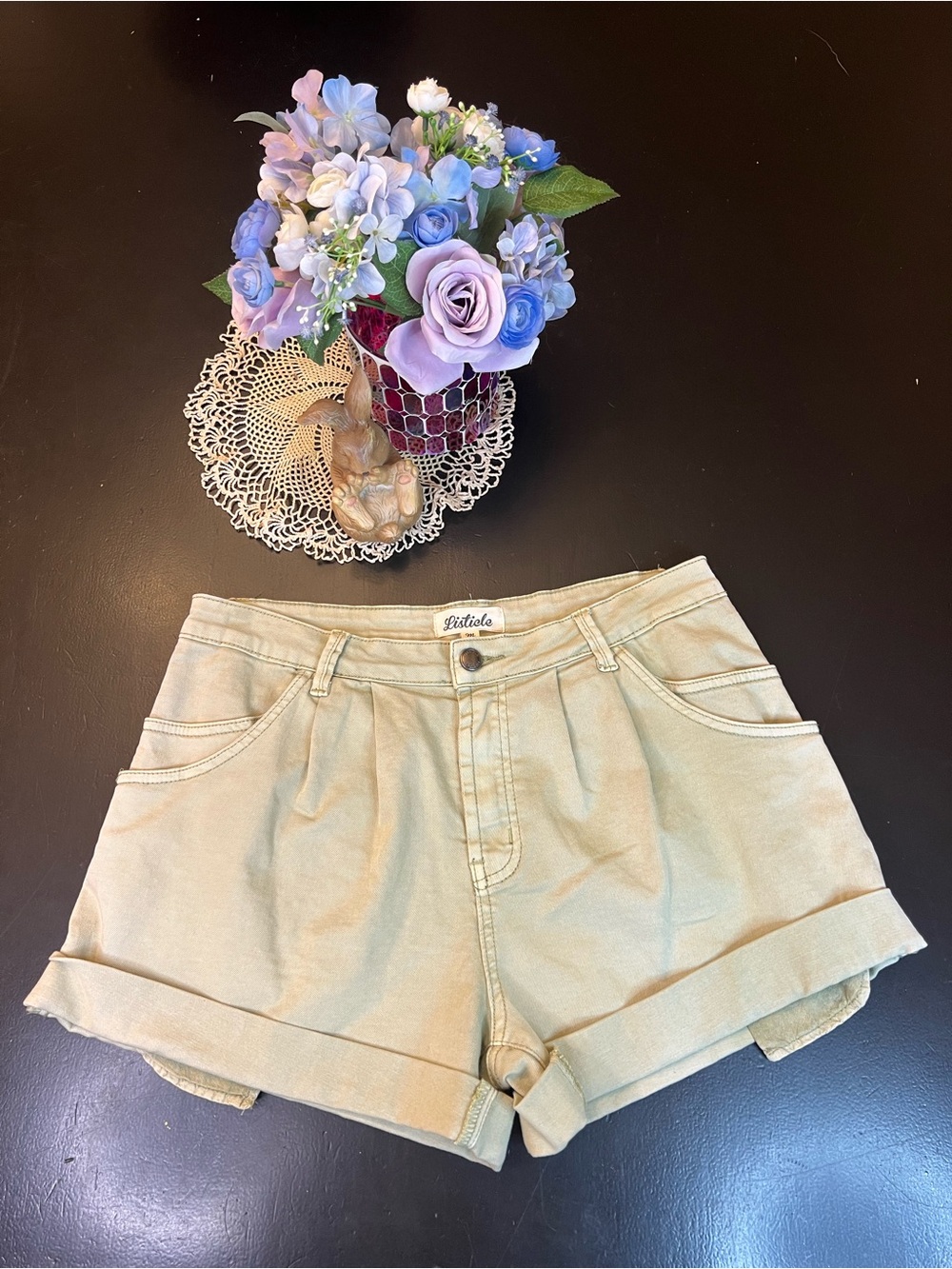 Listicle NWOT Light Green Pleat Front Rolled Hem Denim Jean Shorts Sz M Stretch